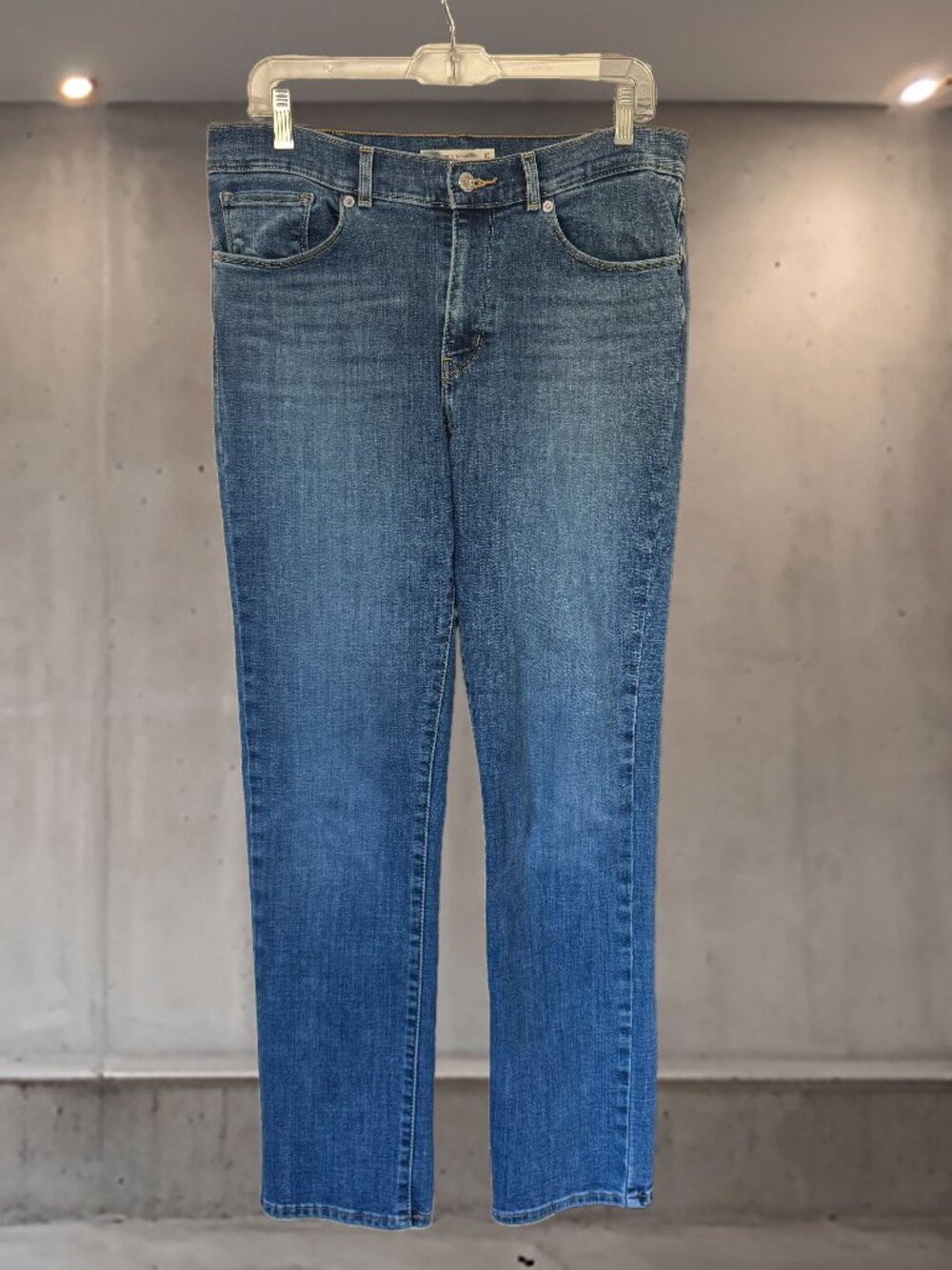 Levi’s Classic Straight Jeans Women’s 10 Medium Wash Stretch 28.5 Inseam